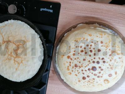 Pieno blyneliai su mėsa ir svogūnais Žingsnis 4