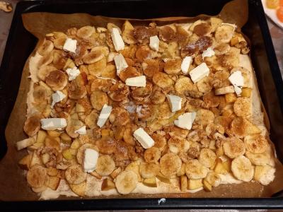 Pyragas su obuoliais, bananais, cinamonu ir graikiniais riešutais Žingsnis 2