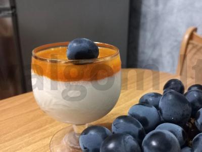 Abrikosų panna cotta pagrindine nuotrauka