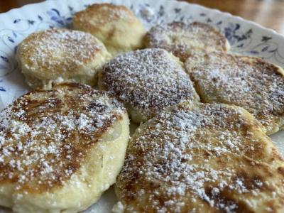 Švelnūs sūrio pyragėliai su braškėmis ir cukraus pudra Žingsnis 5