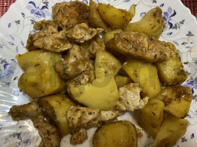 Kepta vištiena ir bulvės pagrindine nuotrauka