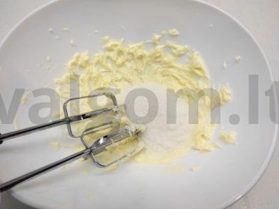 Šokoladiniai keksiukai su avietėmis Žingsnis 1