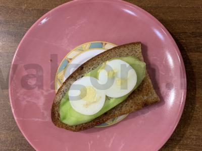 Sumuštiniai su šprotais, kiaušiniais ir agurkais Žingsnis 2