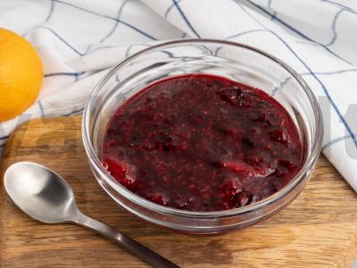 Mandarinų ir šaldytų uogų uogienė pagrindine nuotrauka