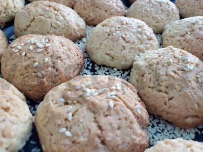 Veganiški sezamo sausainiai pagrindine nuotrauka