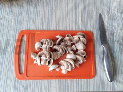 Bulvės su grybais savo sultyse Žingsnis 1