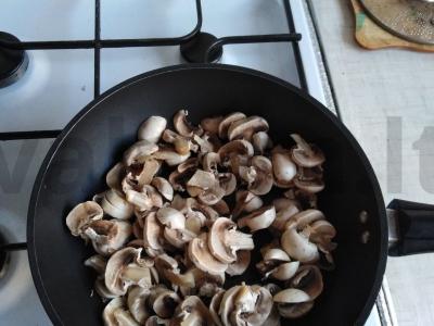 Bulvės su grybais savo sultyse Žingsnis 3