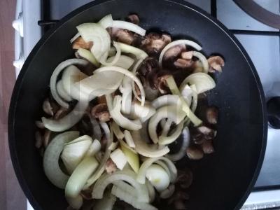 Bulvės su grybais savo sultyse Žingsnis 5
