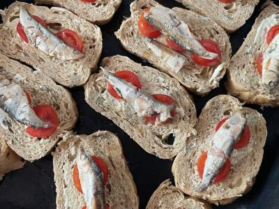 Karšti šprotų sumuštiniai Žingsnis 4