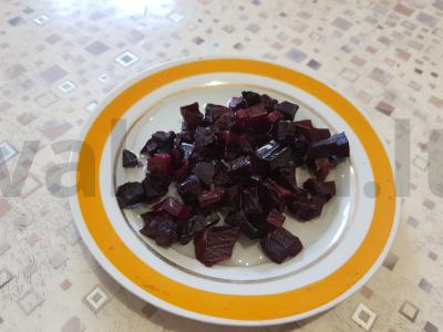 Daržovių salotos su triušiena ir graikiniais riešutais Žingsnis 2