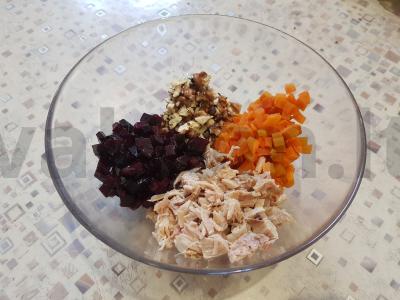 Daržovių salotos su triušiena ir graikiniais riešutais Žingsnis 3