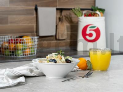 Vaisių salotos su mandarinais ir jogurtu pagrindine nuotrauka