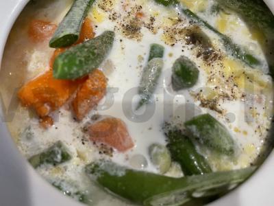 Koldūnai puoduose su daržovių mišiniu po tešlos dangteliu Žingsnis 2