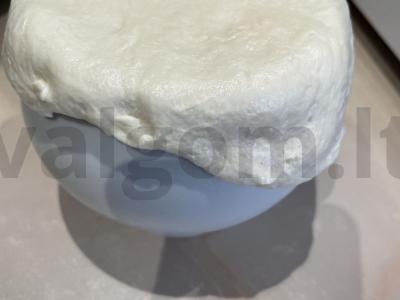 Koldūnai puoduose su daržovių mišiniu po tešlos dangteliu Žingsnis 3