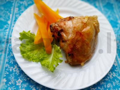 Vištienos šlaunelės svogūnų marinate pagrindine nuotrauka