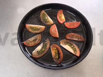 Omletas su pomidorais ir žolelėmis Žingsnis 1