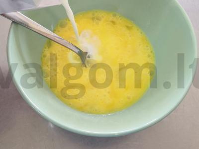 Omletas su pomidorais ir žolelėmis Žingsnis 2