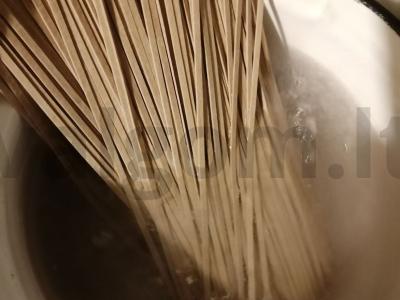 Soba su grybais, daržovėmis ir sojų padažu Žingsnis 2