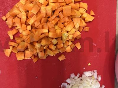 Troškintos bulvės su kopūstais Žingsnis 1