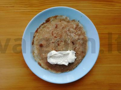 Dietiniai blyneliai su varškės ir bananų įdaru Žingsnis 3