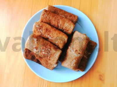 Dietiniai blyneliai su varškės ir bananų įdaru pagrindine nuotrauka