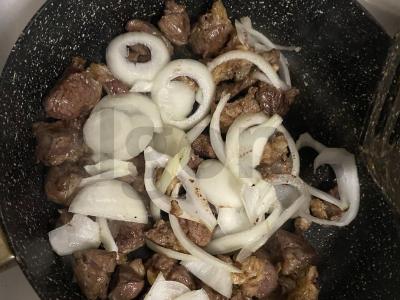 Jautienos troškinys padaže Žingsnis 3