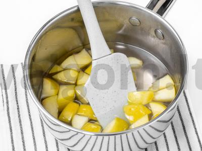 Spanguolių kompotas su vynuogėmis Žingsnis 1
