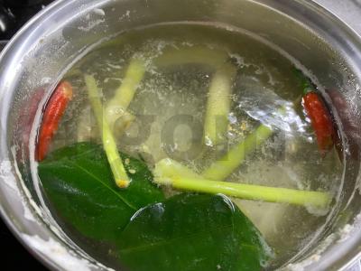 "Tom Yum" su krevetėmis ir kalmarais Žingsnis 2