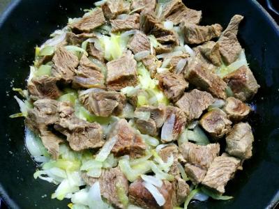 Švelnus jautienos troškinys su makaronais Žingsnis 5
