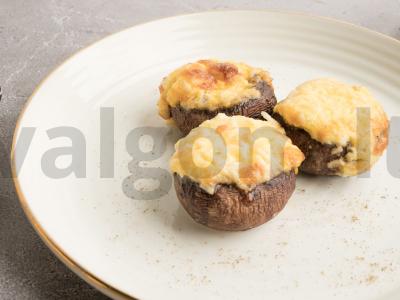 Orkaitėje kepti grybai su putpelių kiaušiniais ir svogūnais pagrindine nuotrauka