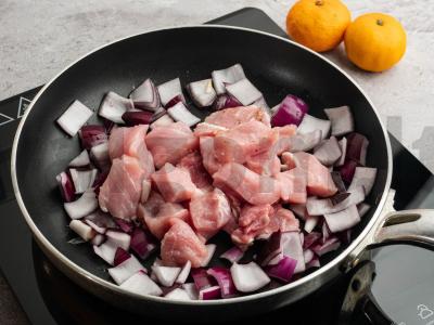 Kiauliena su mandarinais sojų padaže Žingsnis 2