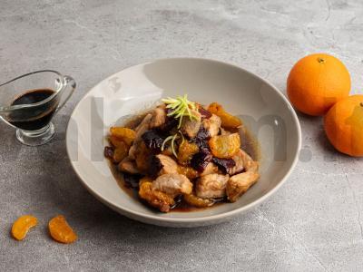 Kiauliena su mandarinais sojų padaže pagrindine nuotrauka