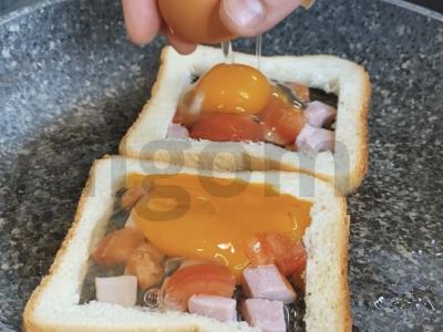Sumuštinis su kumpiu ir kiaušiniu Žingsnis 3