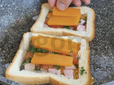 Sumuštinis su kumpiu ir kiaušiniu Žingsnis 4