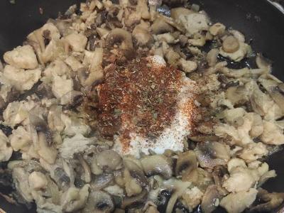 Bulvių troškinys su vištiena ir grybais Žingsnis 3