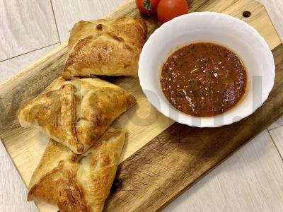 Kalakutienos samosa pagrindine nuotrauka