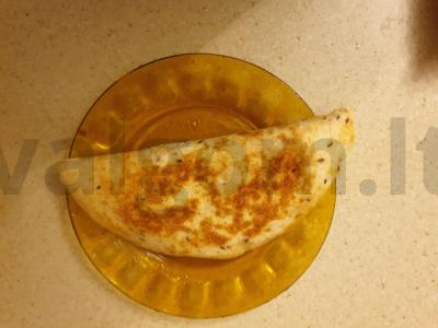 Omletas pitos duonoje - greiti pusryčiai pagrindine nuotrauka