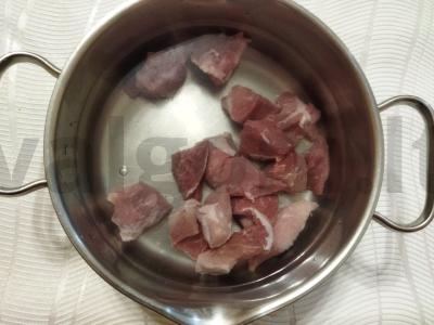 Cukinijų paplotėliai su mėsa Žingsnis 1