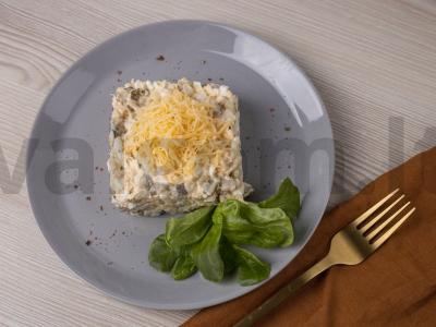 Salotos su konservuotu tunu ir marinuotu agurku Žingsnis 5