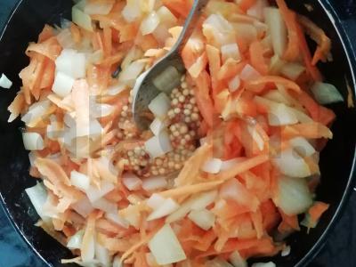 Mišrainė su troškintomis morkomis Žingsnis 7