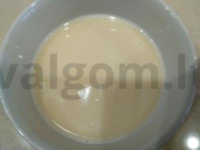 Omletas su mineraliniu vandeniu Žingsnis 2