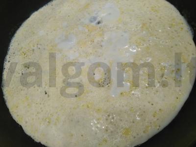 Omletas su mineraliniu vandeniu Žingsnis 3