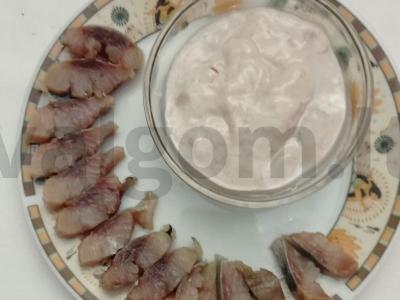 Aromatinga silkė su pieno padažu pagrindine nuotrauka