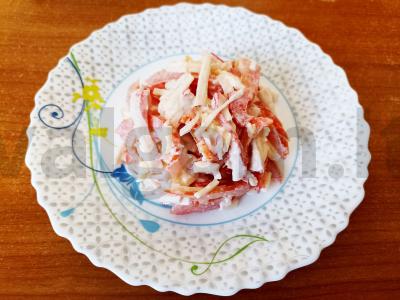 Raudonosios jūros salotos su kumpiu pagrindine nuotrauka