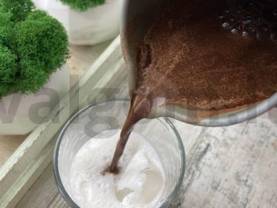 Frappe su ledais ir tarkuotu šokoladu Žingsnis 9