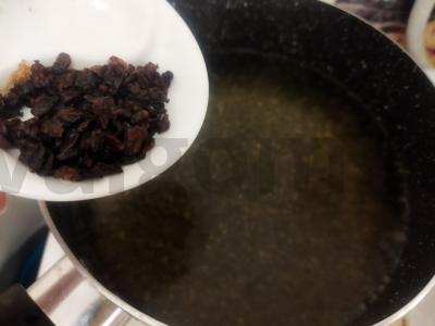 Kumpiai ir ryžiai su karameliniu braškių padažu Žingsnis 1