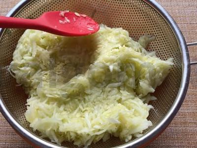 Cukinijų kotletai su šviežiomis žolelėmis Žingsnis 2