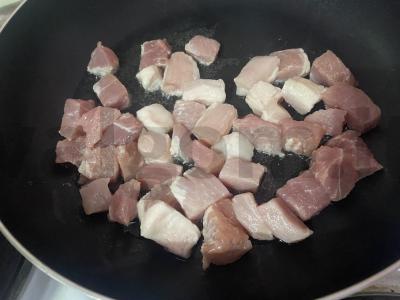 Kiaulienos kepsnys su daržovėmis Žingsnis 1