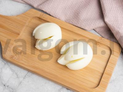 Įdaryti kiaušiniai "Tulpės" su lydytu sūriu ir česnaku Žingsnis 1