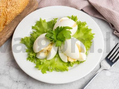 Įdaryti kiaušiniai "Tulpės" su lydytu sūriu ir česnaku pagrindine nuotrauka